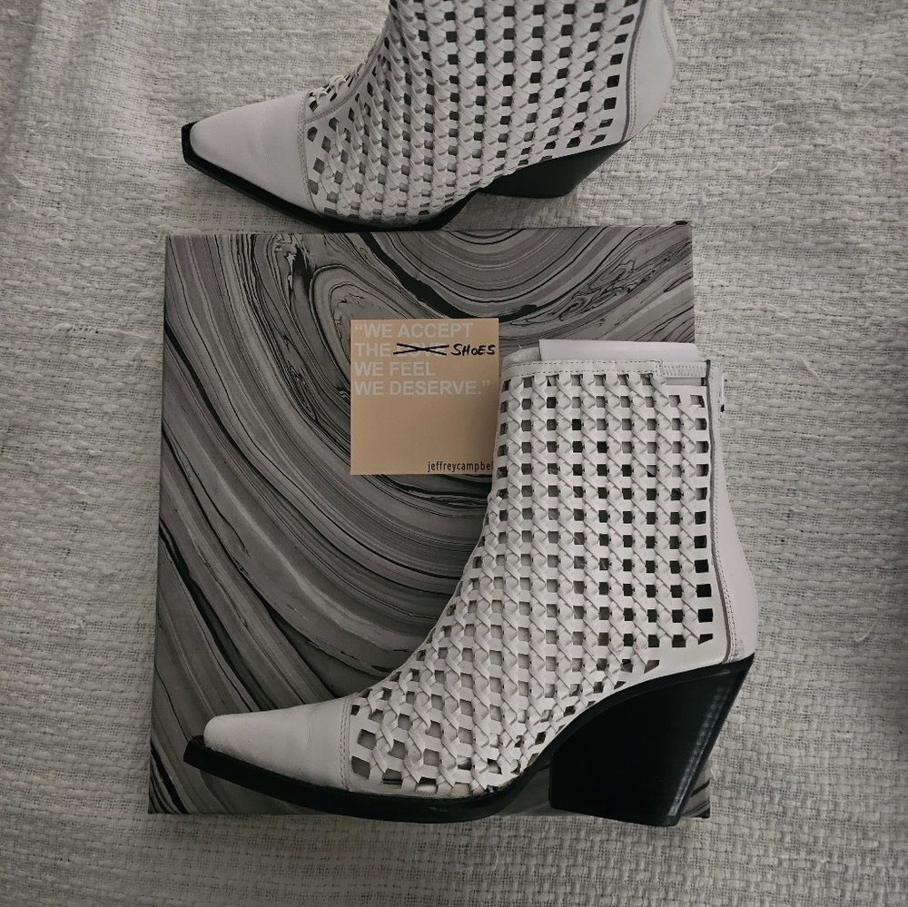 Jeffrey Campbell white booties size 7